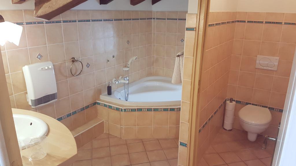 Chambre D'Hotes Moulin Urketa Ayherre Room photo